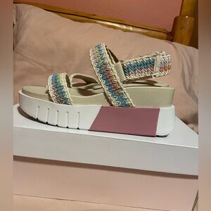 Chinese Laundry size 7 colorful platform sandals